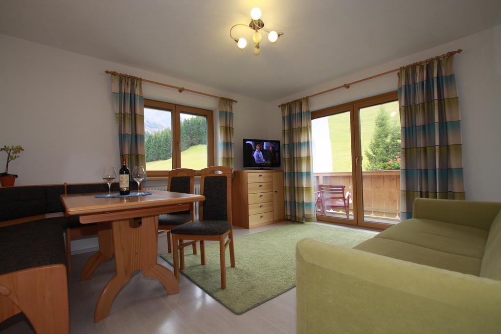 Haus Schoene Aussicht Berwang Bagian luar foto